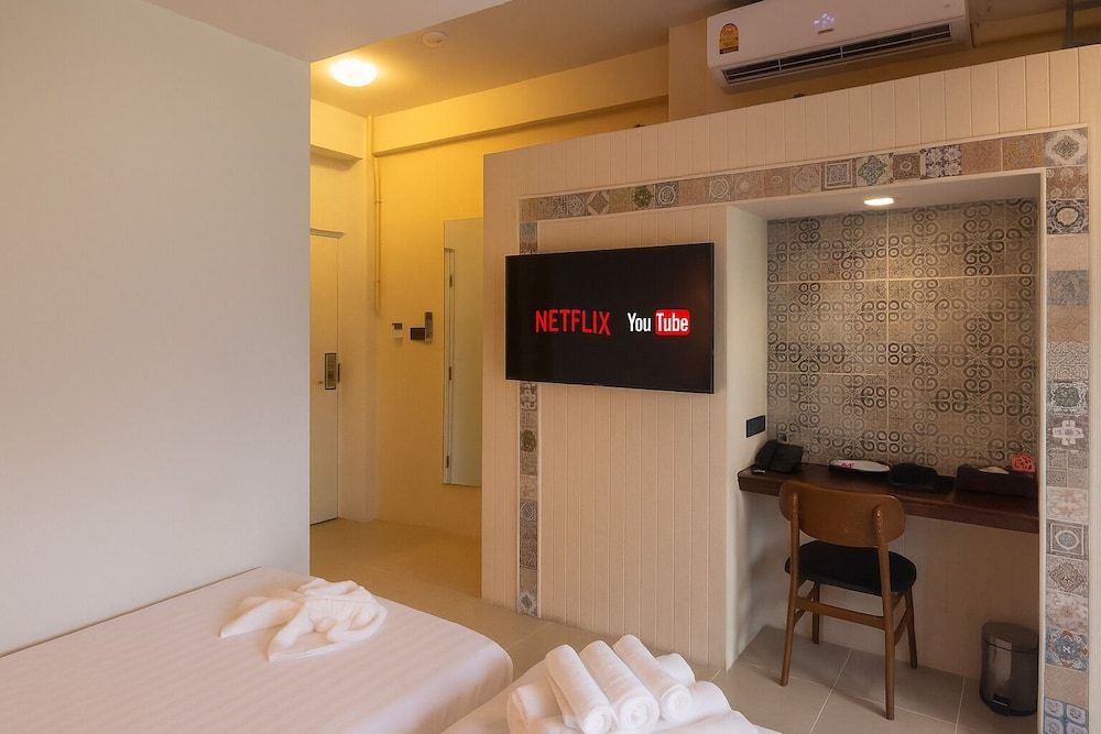 Montree Phuket Hotel Superior Triple Room 9