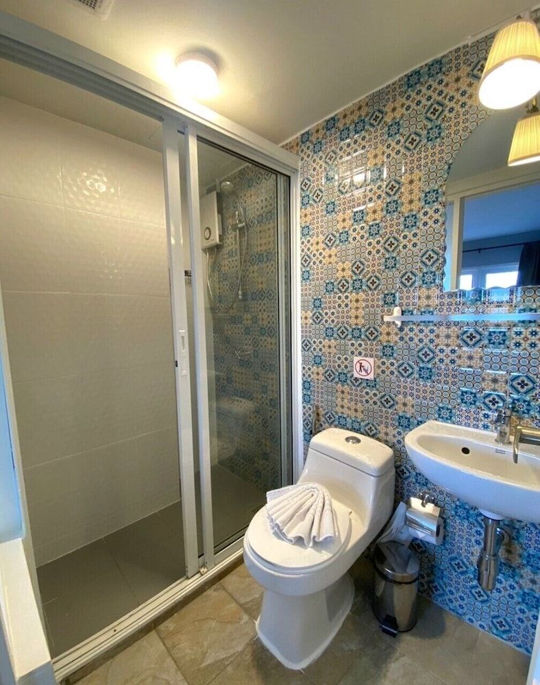 Montree Phuket Hotel Standard Twin Room 6