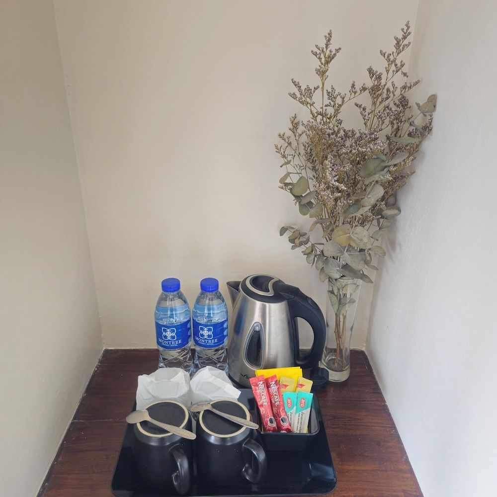 Montree Phuket Hotel Standard Twin Room 8