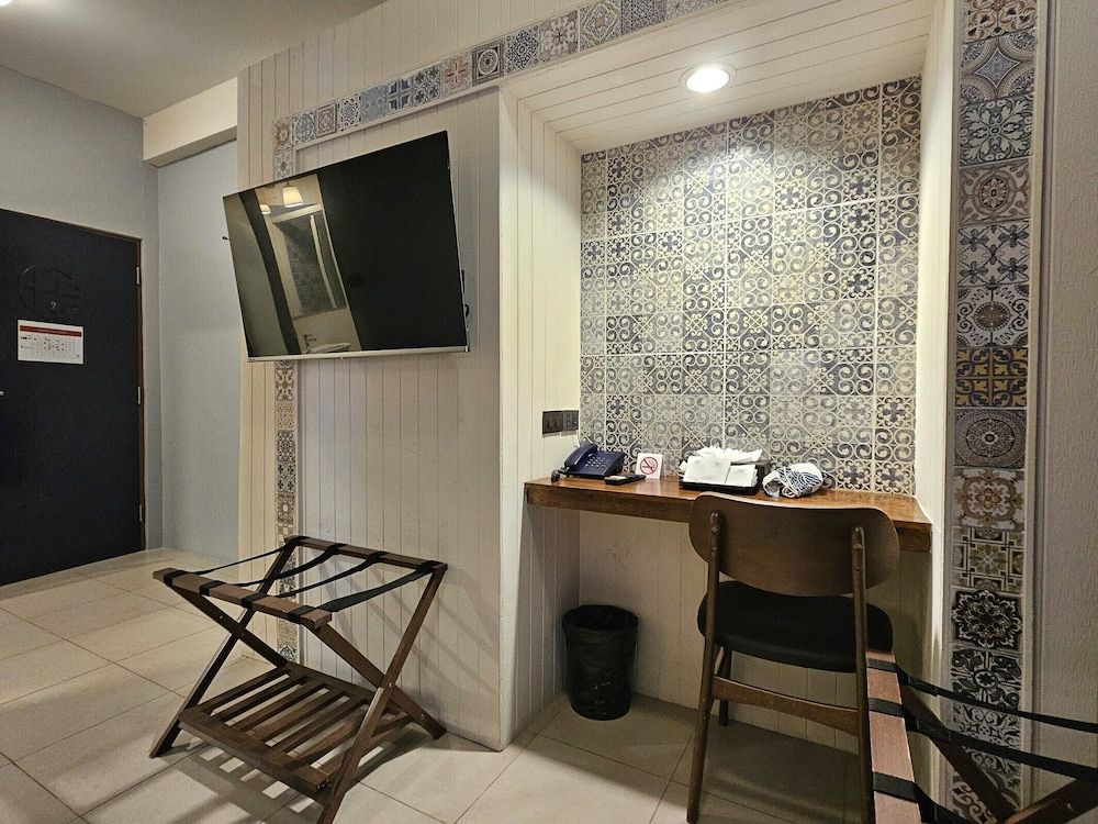 Montree Phuket Hotel Superior Triple Room 8