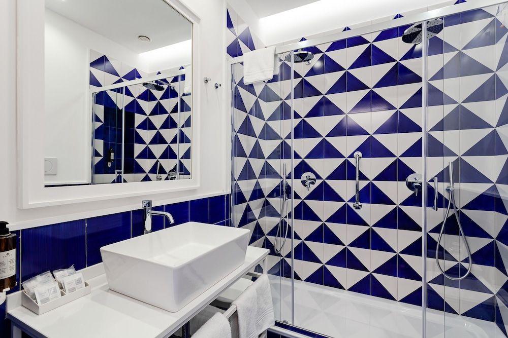 Maison Blu - Intimate GuestHouse Family Suite, Multiple Beds, Kitchenette 7