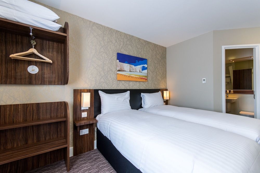 Spread Eagle, Gailey by Marston's Inns Double or Twin Room 3