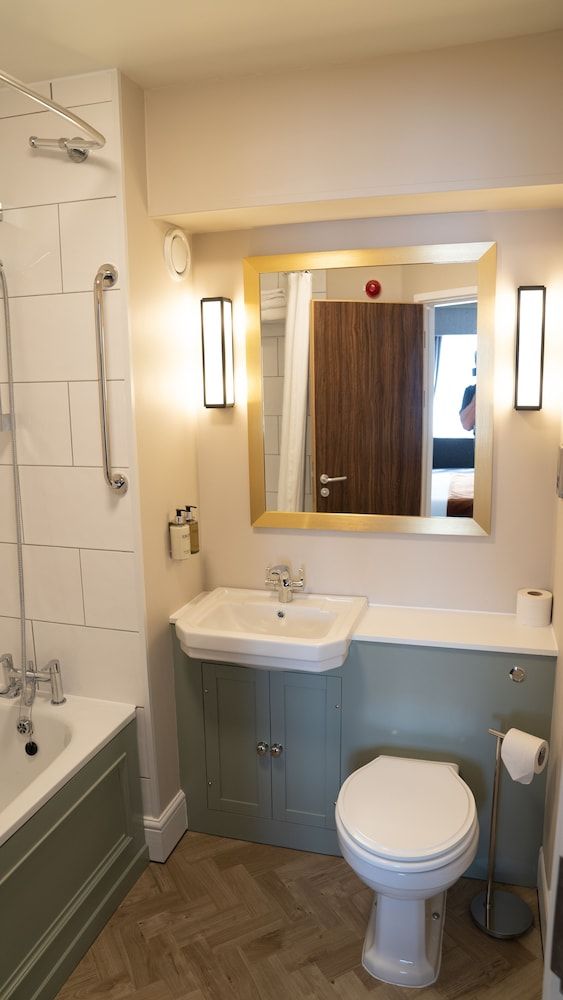 Spread Eagle, Gailey by Marston's Inns Deluxe Room 4