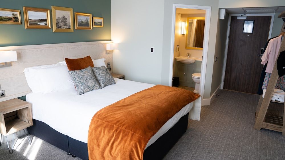 Spread Eagle, Gailey by Marston's Inns Deluxe Room 3