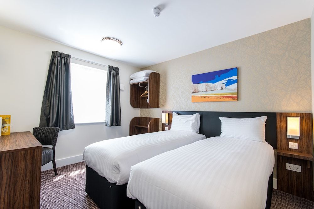 Spread Eagle, Gailey by Marston's Inns Double or Twin Room 4