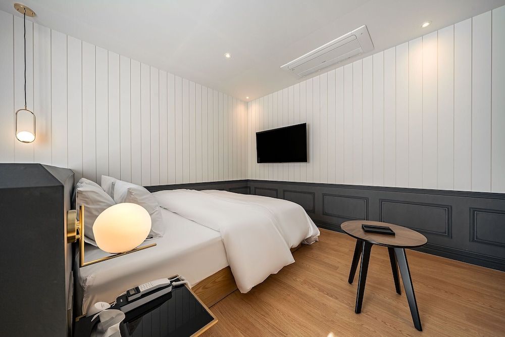 Brown-dot Hotel Signature Superior Double Room 10