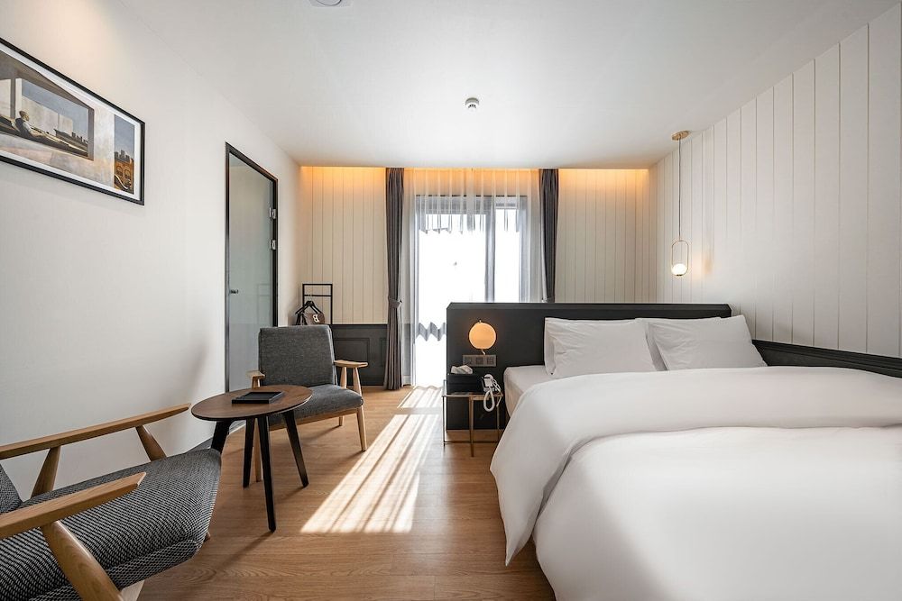 Brown-dot Hotel Signature Superior Double Room 11