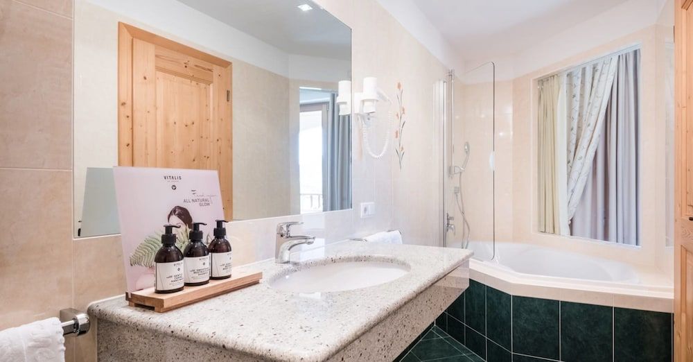 Mareo Dolomites Hotel Double Room (Edelweiss) 4