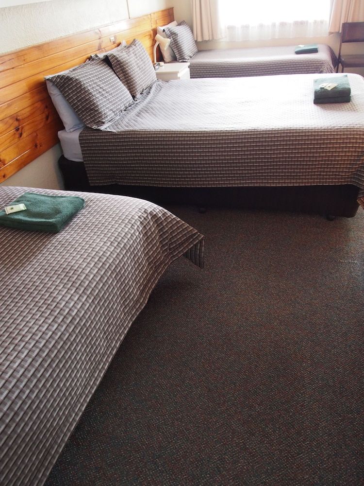 Majestic Motel Family Room 4