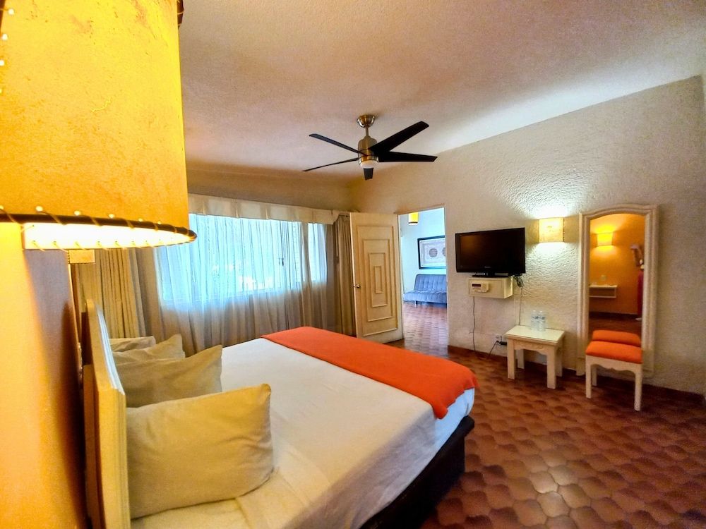 Hotel Villa del Conquistador Master Suite with Private Terrace and Pool View 5