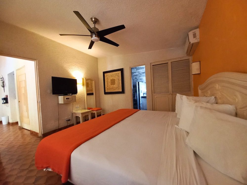 Hotel Villa del Conquistador Master Suite with Private Terrace and Pool View 2