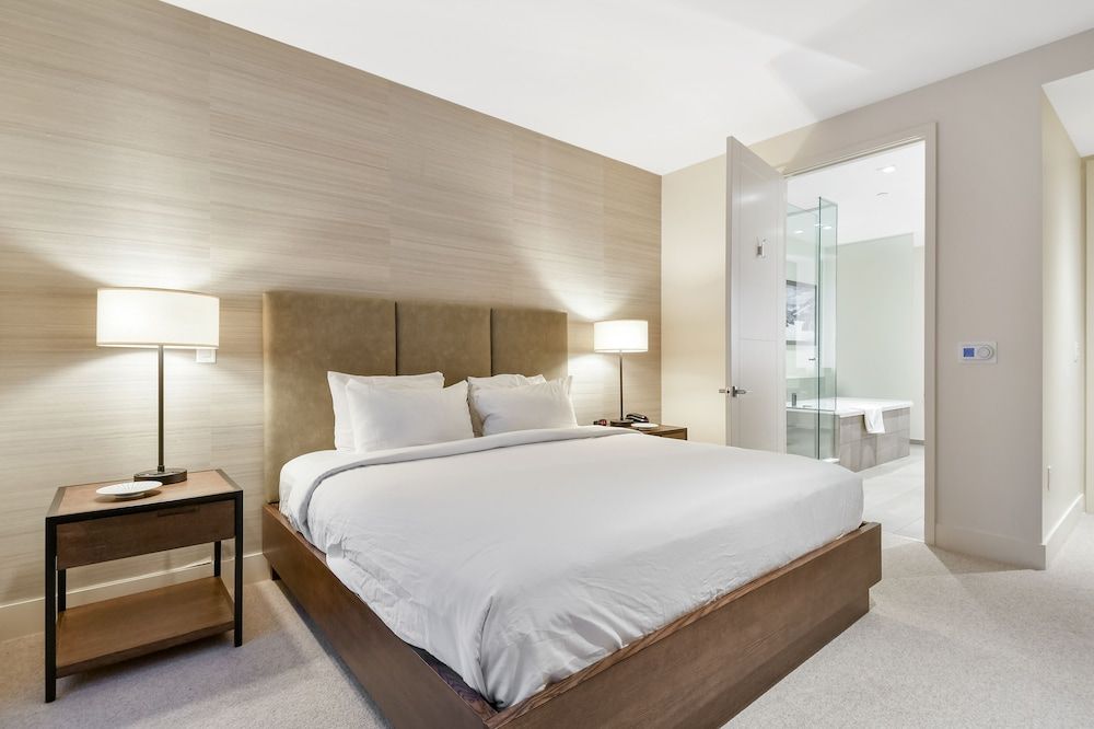 Room, 3 Bedrooms (Residence)