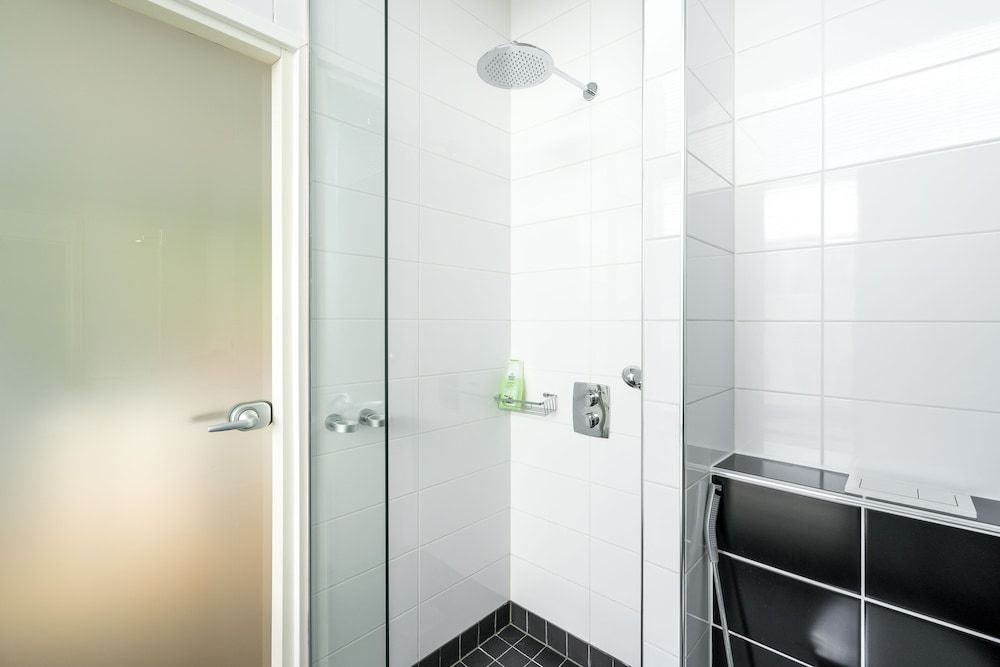 Hiisi Hotel Helsinki Jätkäsaari Standard Twin Room 10