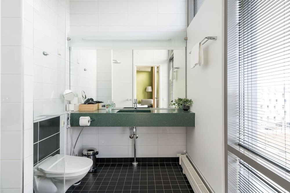 Hiisi Hotel Helsinki Jätkäsaari Standard Twin Room 11