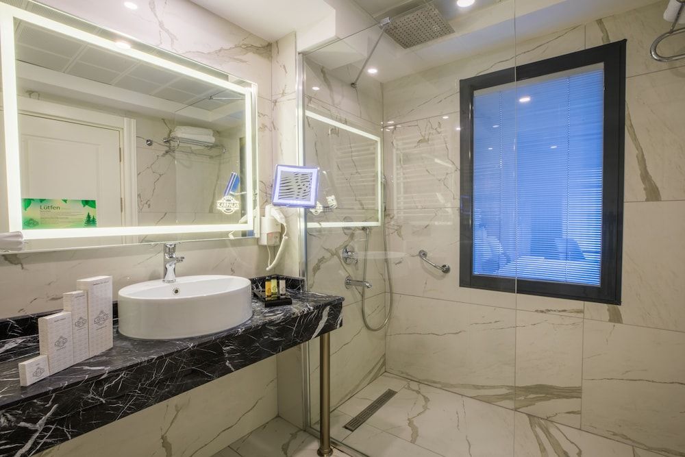 Karpalas City Hotel & Spa Superior Tek Büyük Yataklı Oda, Özel Banyo (Sadece Engelliler İçindir) 4