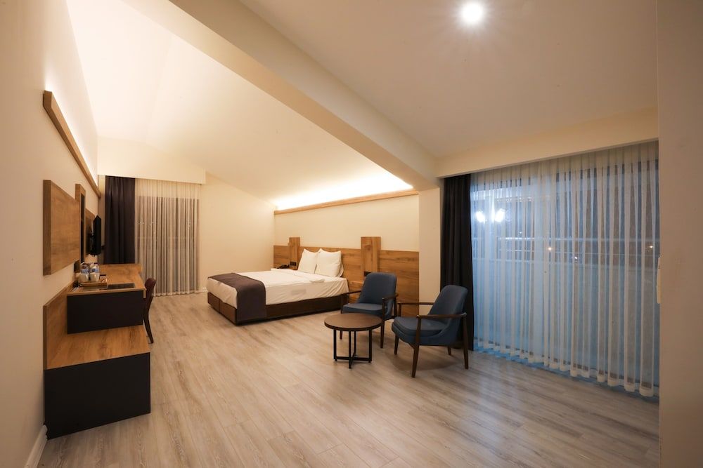 Karpalas City Hotel & Spa Presidential Suite, Pool Access 2