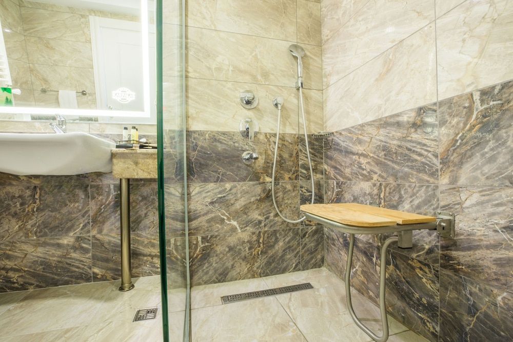 Karpalas City Hotel & Spa Superior Tek Büyük Yataklı Oda, Özel Banyo (Sadece Engelliler İçindir) 6