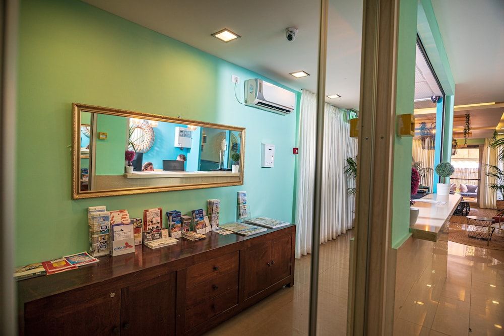 undefined BayWatch Hotel 6