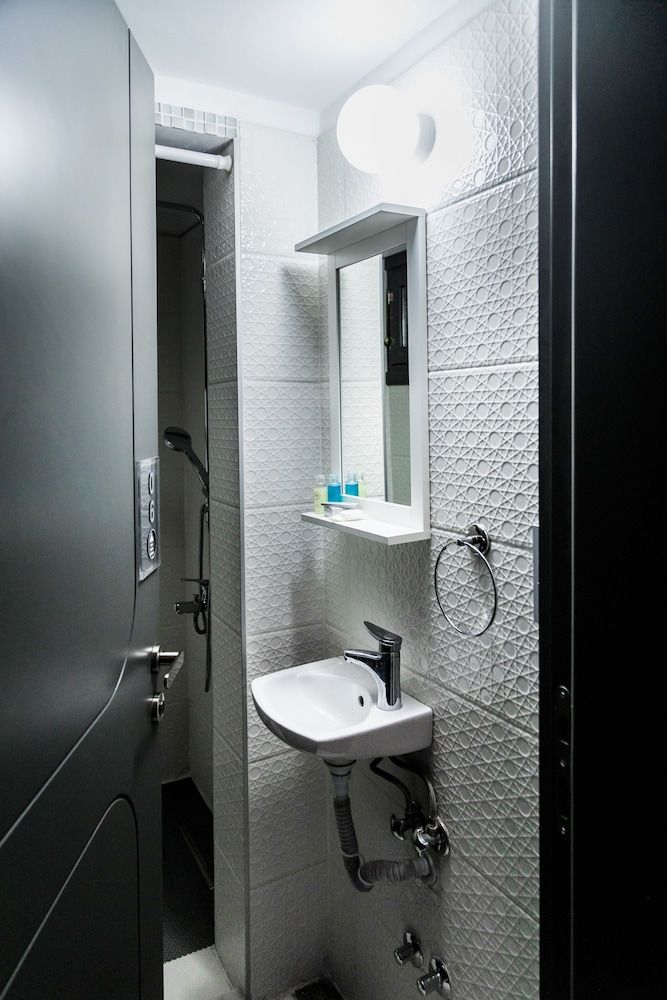 Delight Deluxe Hotel and Spa Economy Triple Room 5