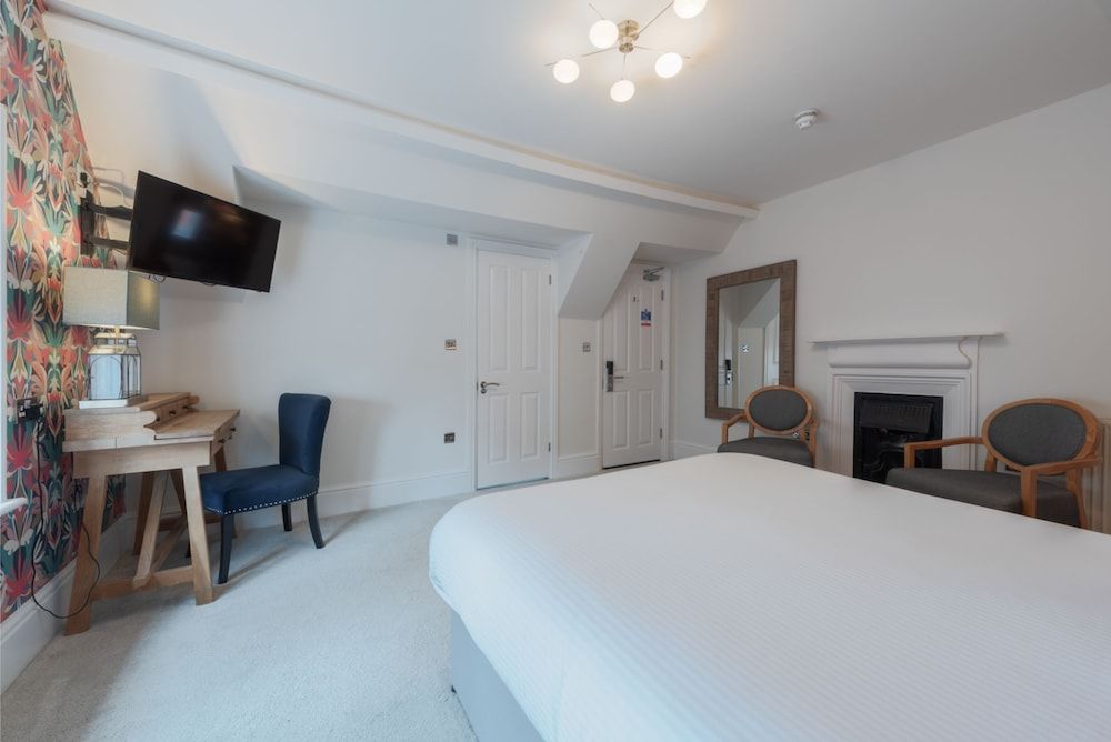 Florence Gardens Hotel & Restaurant Executive King Room with Shower 3