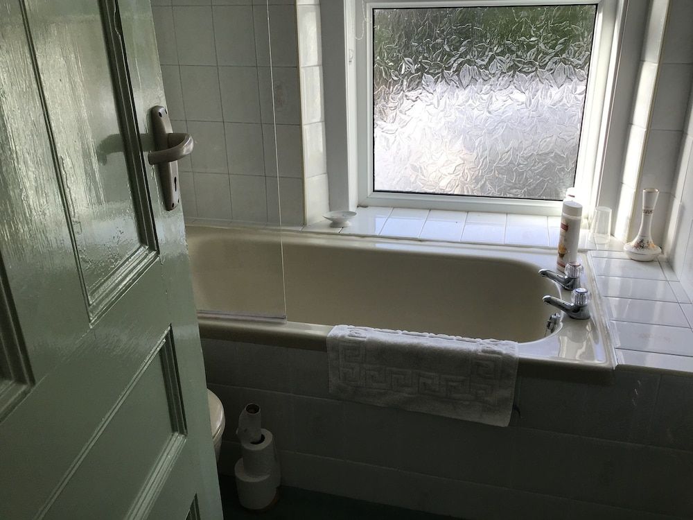Drakewalls Bed & Breakfast Standard Double Room, Shared Bathroom 4