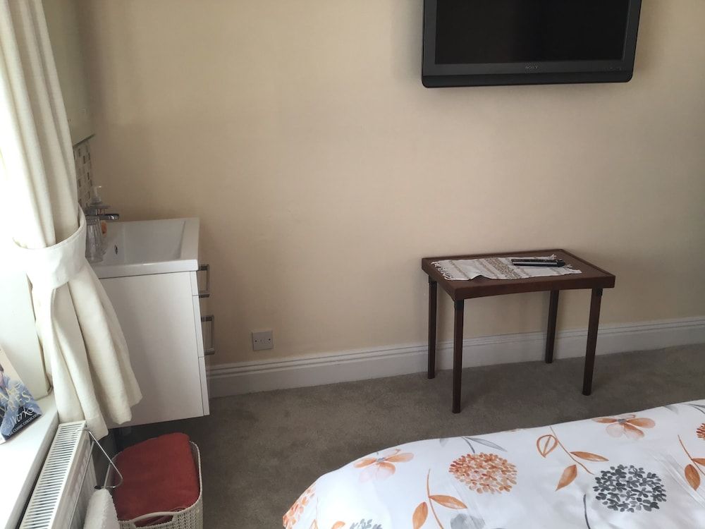 Drakewalls Bed & Breakfast Standard Double Room, Shared Bathroom 3