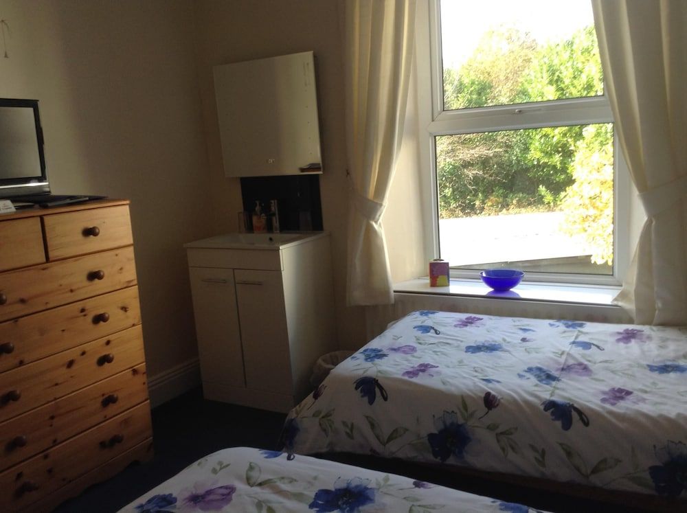 Drakewalls Bed & Breakfast Standard Twin Room, Shared Bathroom 2