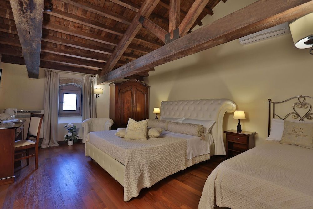 Castello Castriota Scanderbeg Suites De Charme Basic Triple Room, City View 2