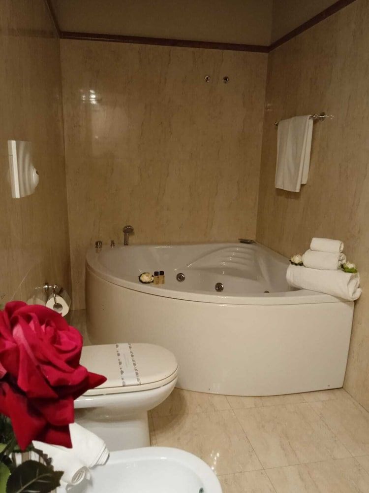 Castello Castriota Scanderbeg Suites De Charme Basic Quadruple Room 5