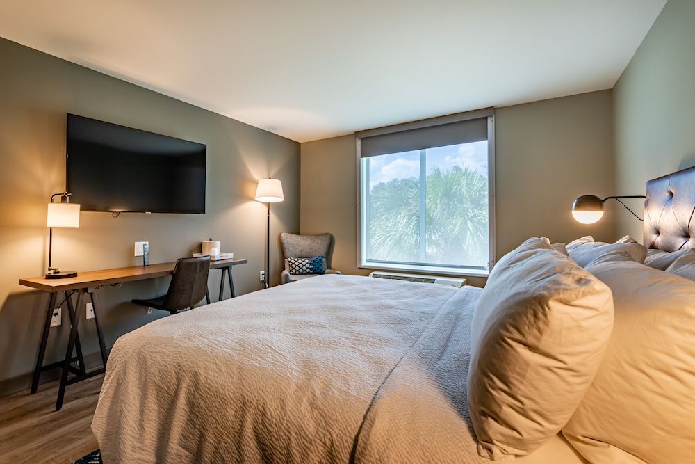 undefined Four Points by Sheraton Brunswick 6