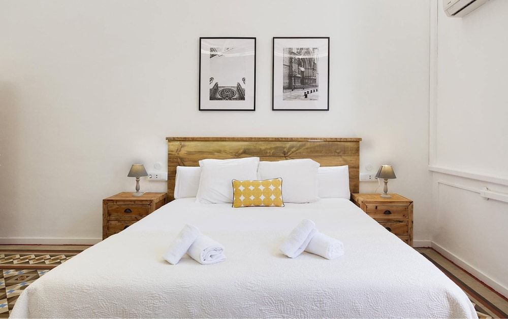 Hostal Girona Superior Triple Room, Private Bathroom (balcón) 4