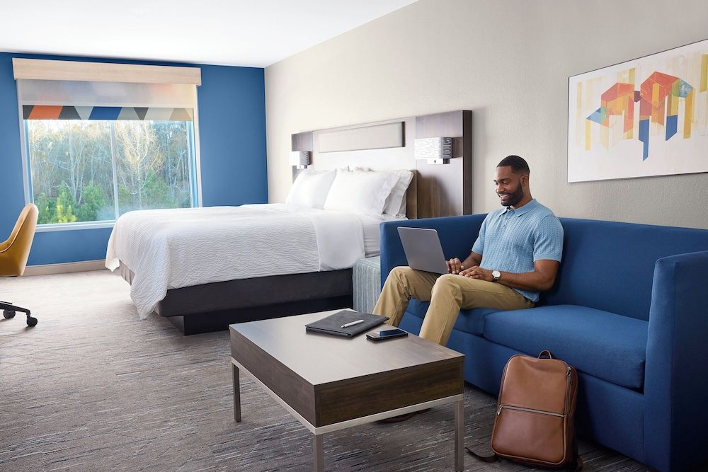 Suite, 1 King Bed, Accessible, Non Smoking (Communications Accessible)