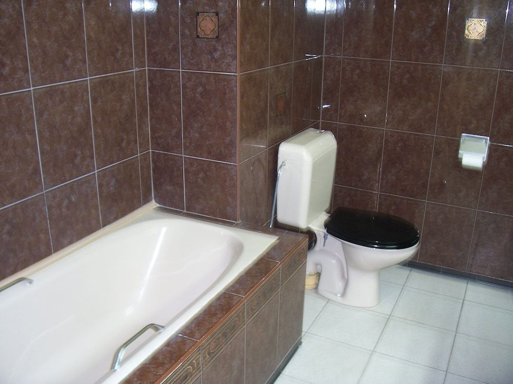 Manhattan Hotel Brussels Triple Room 4