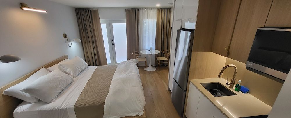 undefined Green Island Inn 3