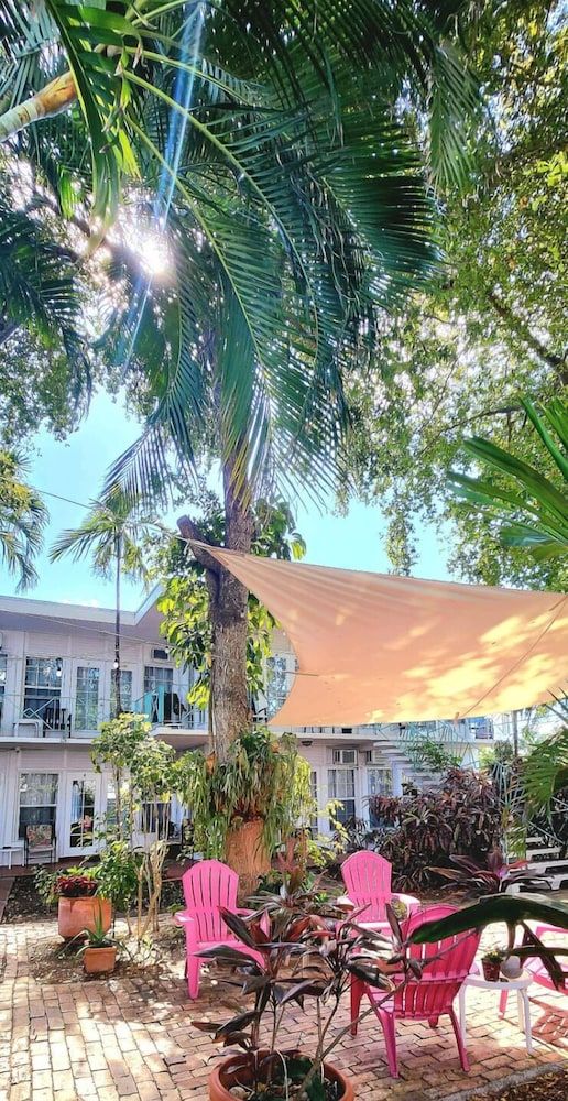 undefined Green Island Inn 6