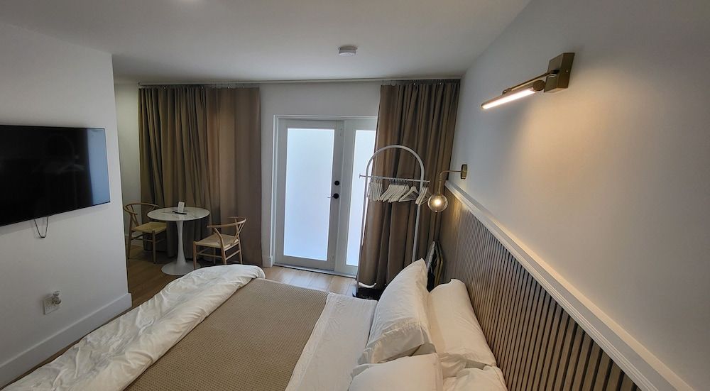 undefined Green Island Inn 2