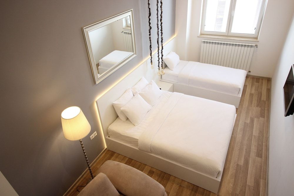 Superior Apartments Deluxe Room, City View 10