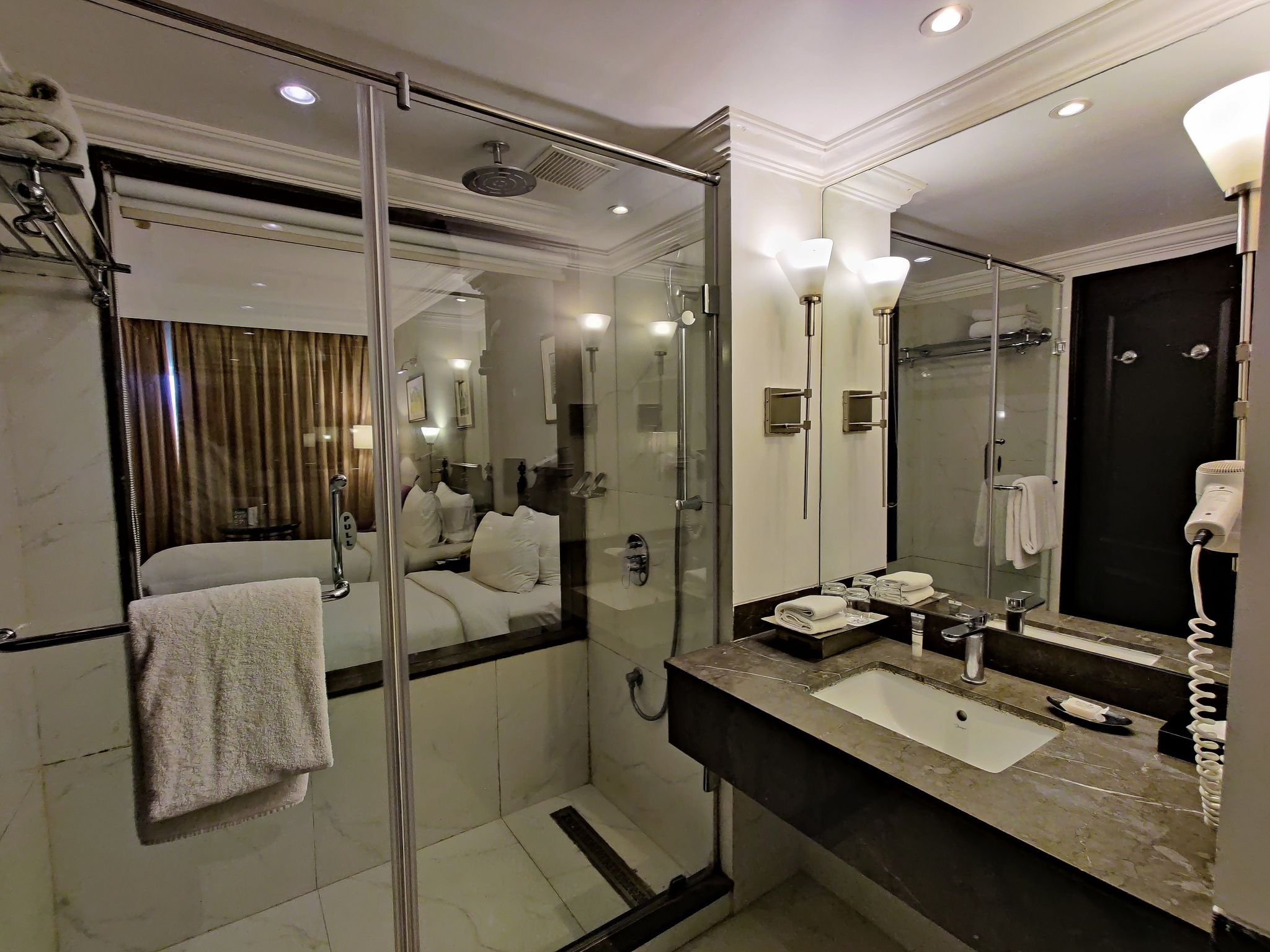 Hotel Royal Orchid Bangalore Deluxe Twin Room 3