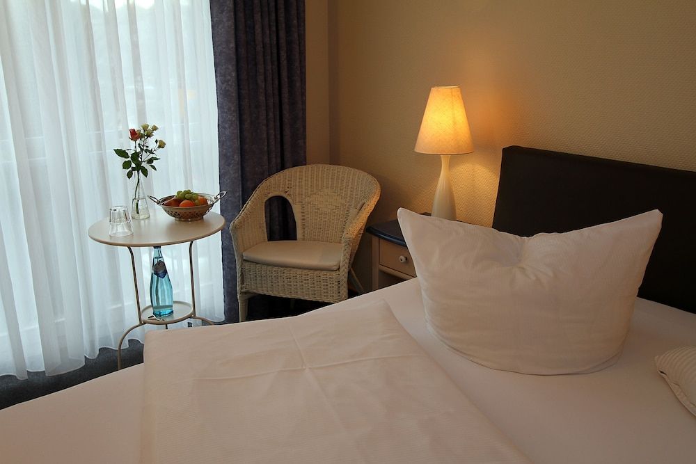 Hotel Lindemann Single Room, 1 Queen Bed, Non Smoking 2