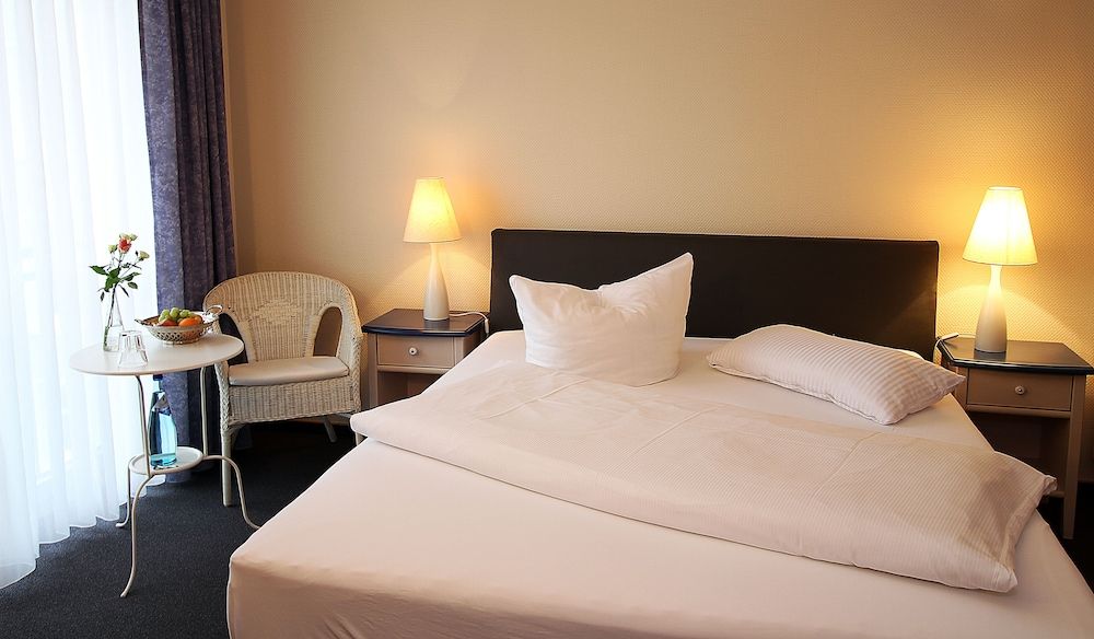 Hotel Lindemann Single Room, 1 Queen Bed, Non Smoking