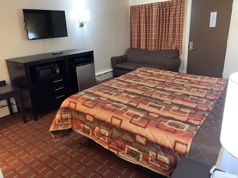 Scottish Inns Kenmore Standard Room, 1 King Bed, Non Smoking 2