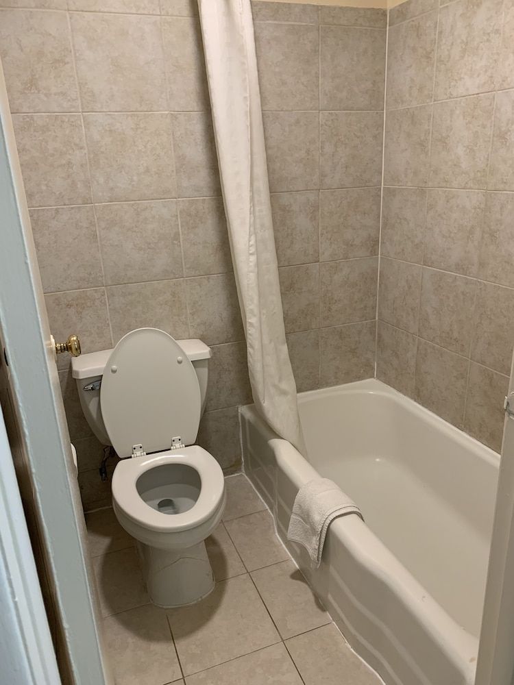 Scottish Inns Kenmore Standard Room, Multiple Beds, Non Smoking (Family Room) 3