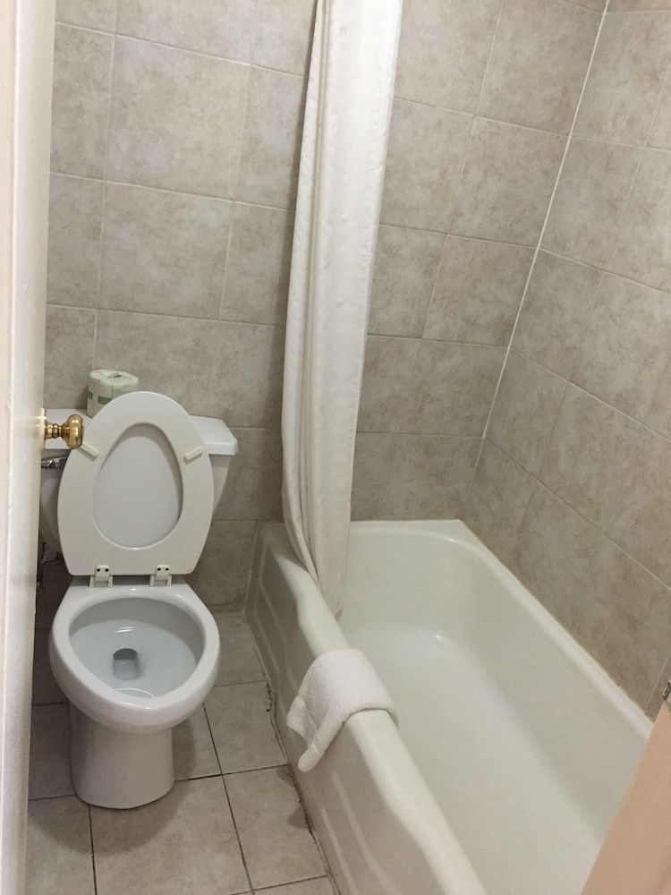 Scottish Inns Kenmore Standard Room, 1 King Bed, Non Smoking 4