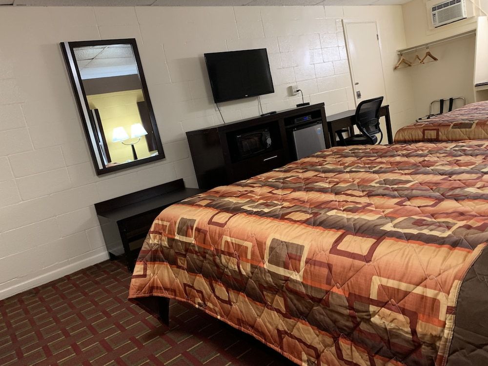 Scottish Inns Kenmore Standard Room, 2 Queen Beds, Non Smoking 3