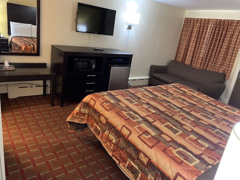 Scottish Inns Kenmore Standard Room, 1 King Bed, Non Smoking 3