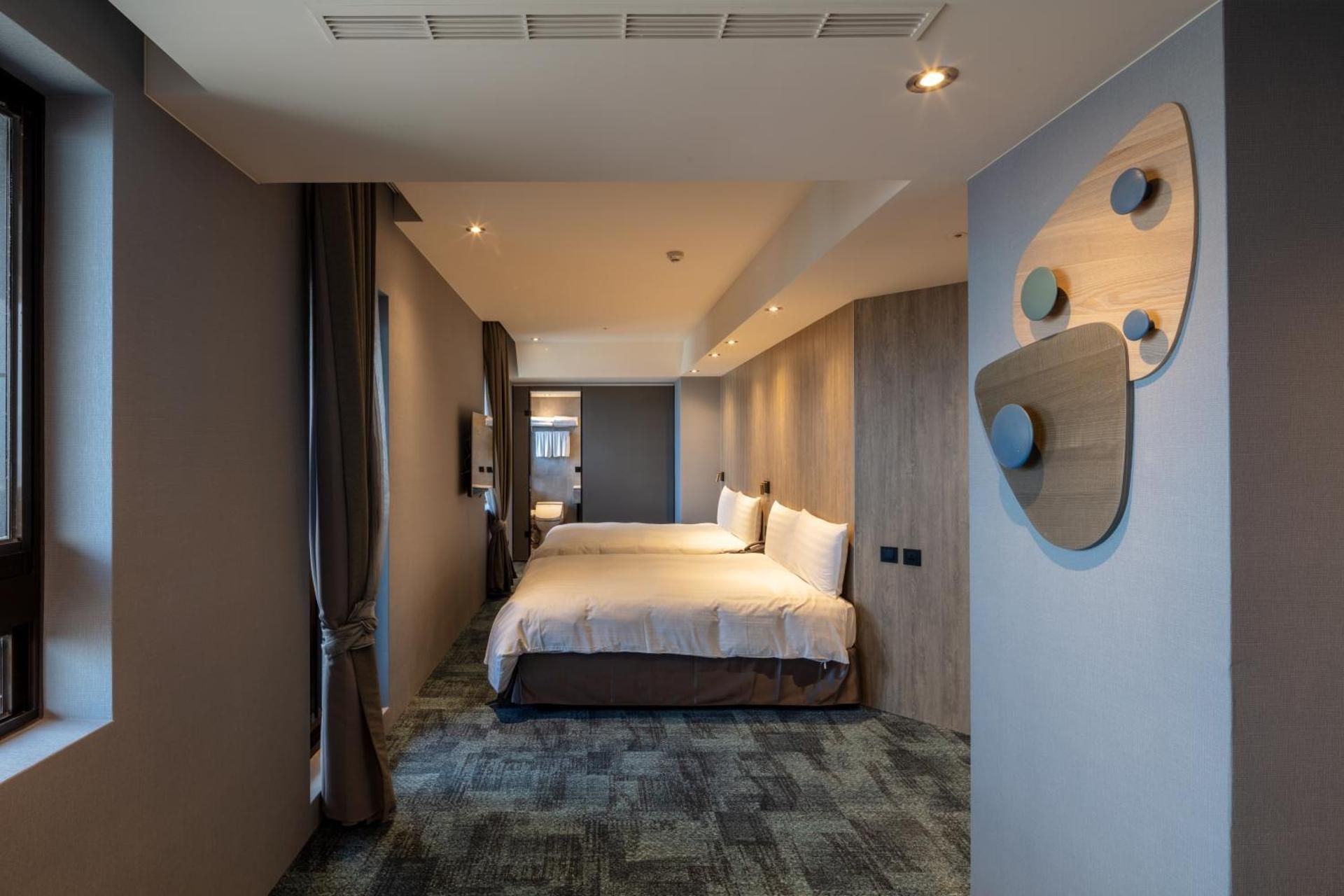 undefined Roaders Plus Hotel Taipei Station 7