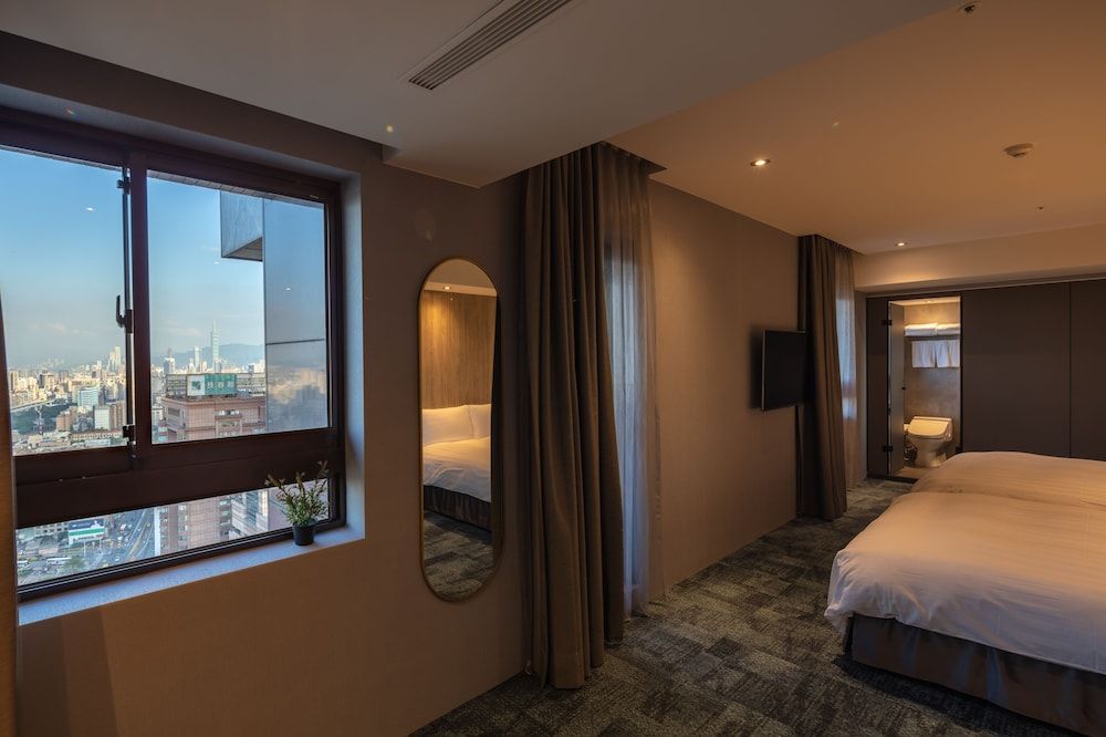 Deluxe Family Room with Taipei 101 View