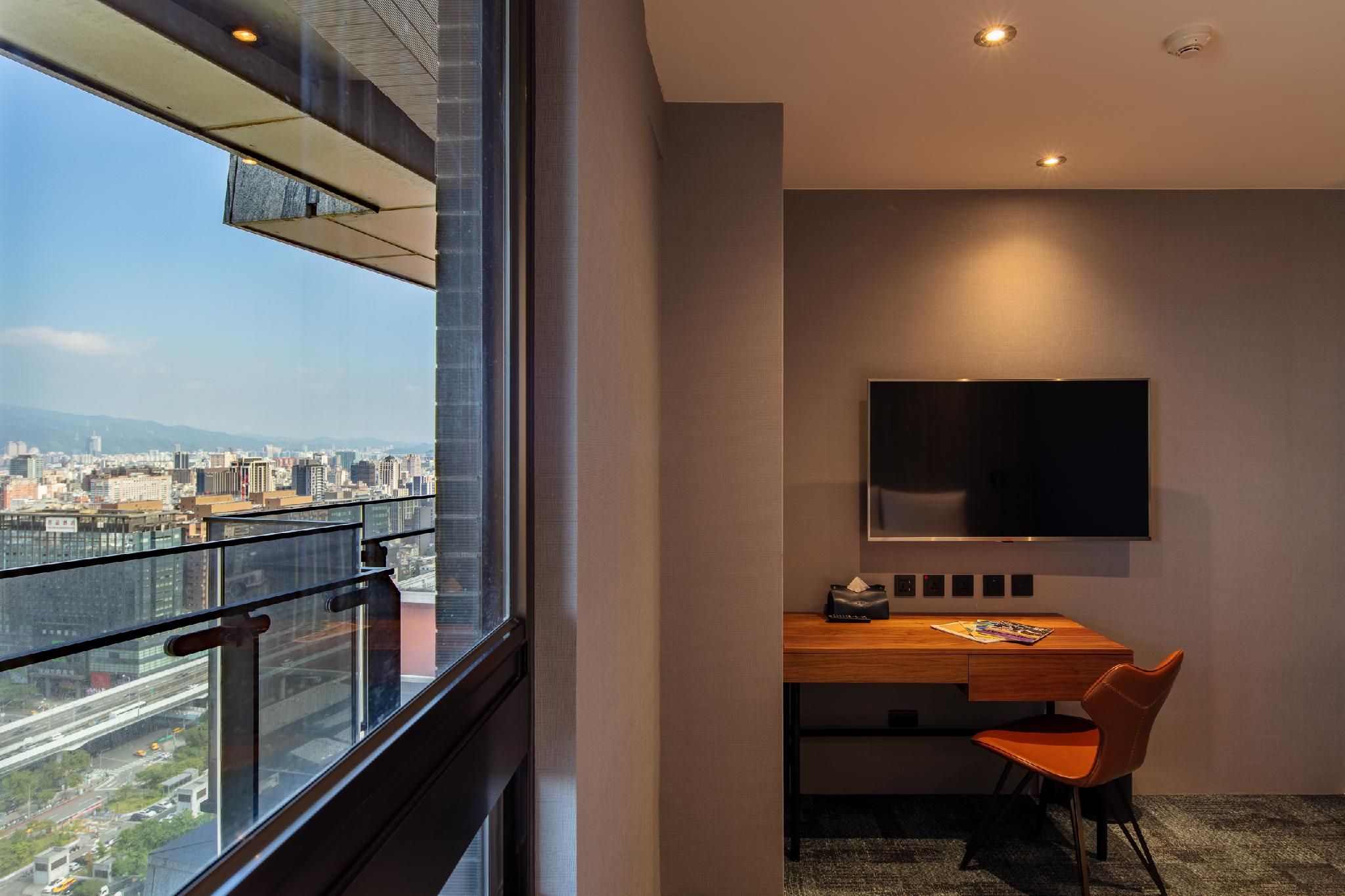 undefined Roaders Plus Hotel Taipei Station 5