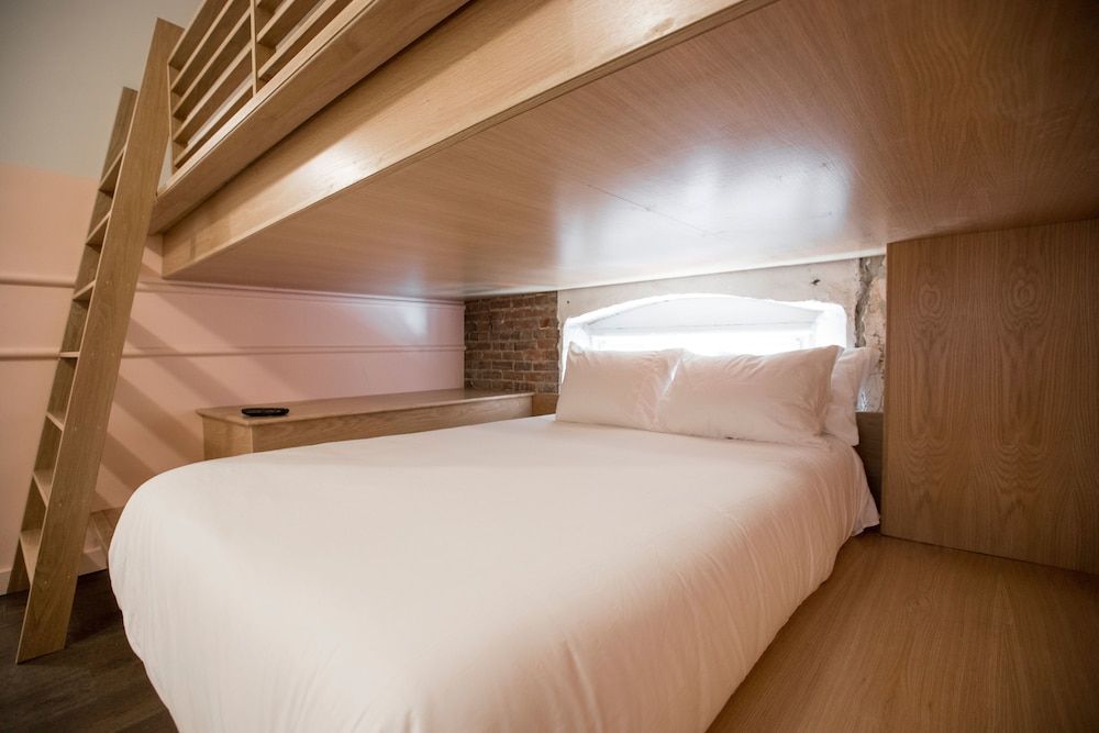 Room 2:1 - Queen Bunk