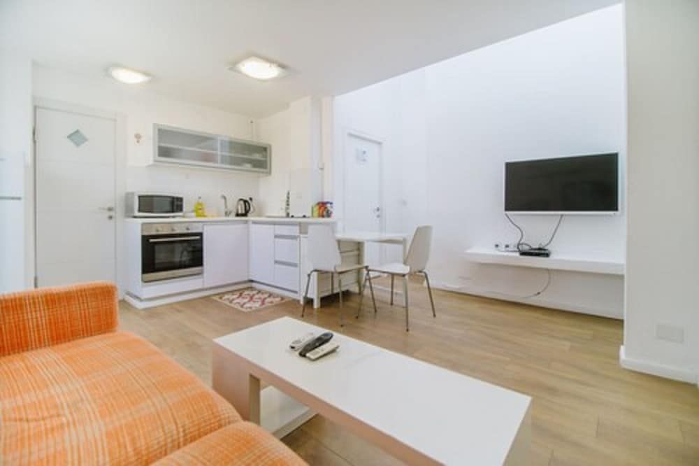 Ben Yehuda Rooftop Apartments One-bedroom apt with 2 balconies 5